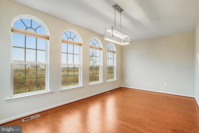 Building Photo - 5918 Jefferson Commons Way