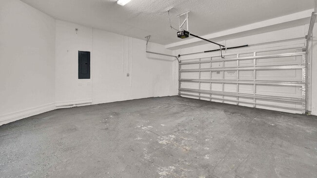 Building Photo - 94 Palm Ln