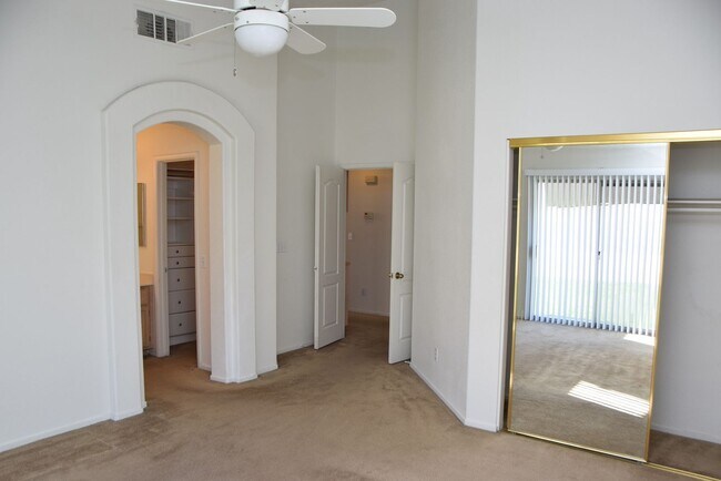 Building Photo - BEAUTIFUL NORTHWEST PROPERTY NEAR DINING A...
