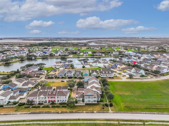 Building Photo - 64 Island Psg