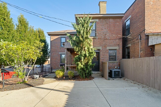 Building Photo - 524 S 5th St