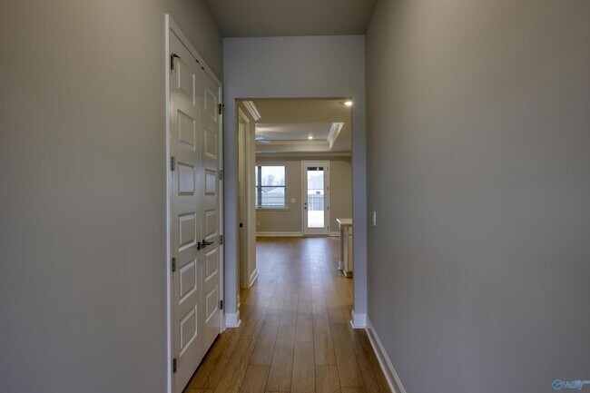 Building Photo - 102 Clift Crk Dr