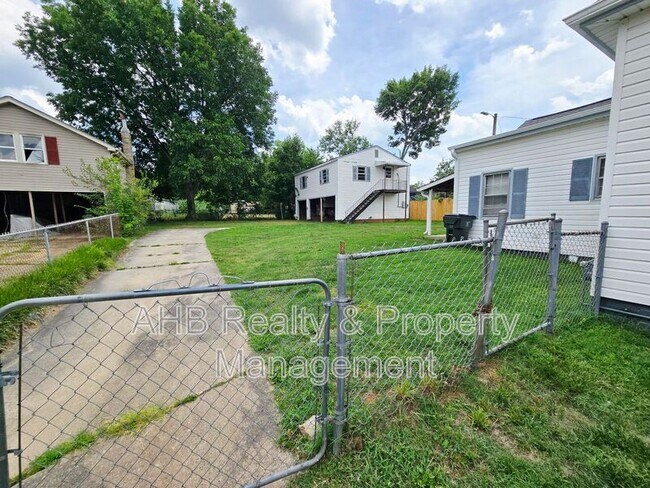 Building Photo - 728 Tucker St
