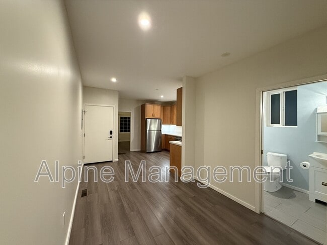 Building Photo - 562 29th St