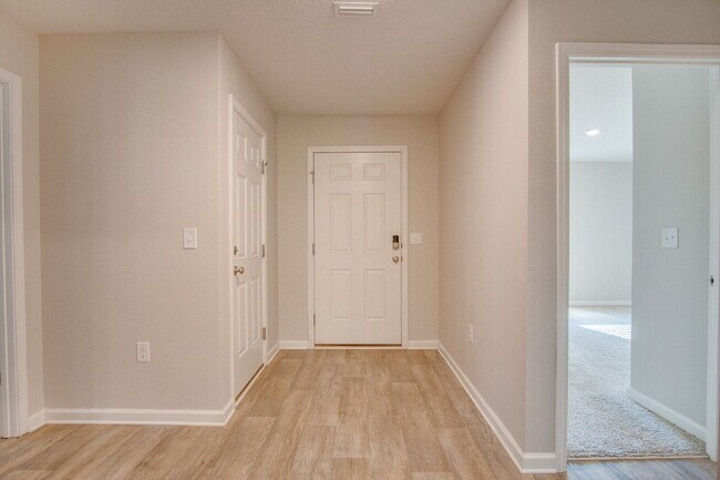 Building Photo - Lakeshore Preserve 3BR Home with Garage – Pet Friendly