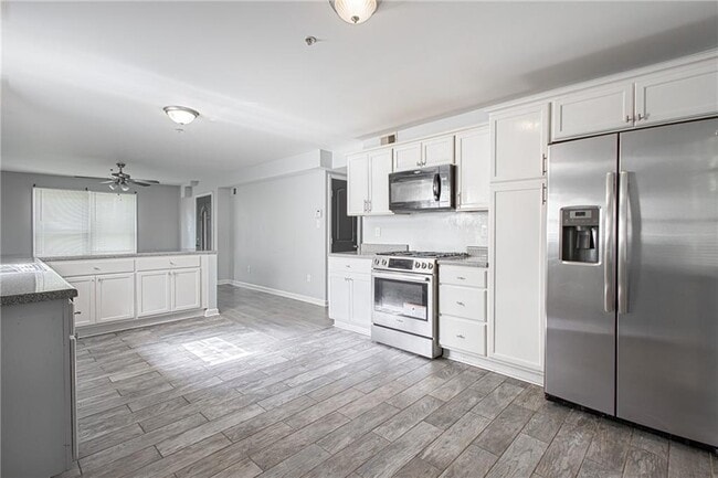 Building Photo - 389 Riverbrook Trail