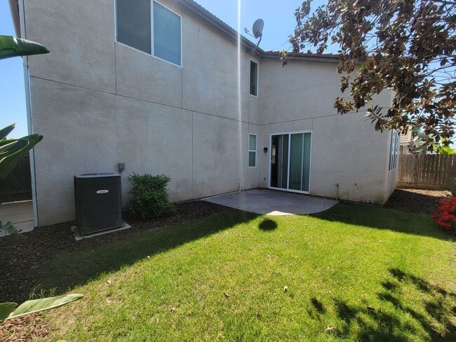 Building Photo - Beautiful 2 bedroom 2.5 bath home in Avalon Gated Community!!