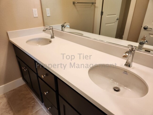 Building Photo - ***Spectacular 2-Story 4 bed, 2.5 bath, 2,...