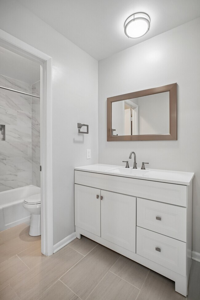 Building Photo - 5128 Cliffhaven Dr