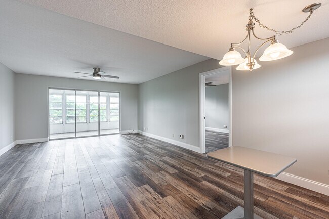 Building Photo - 729 Lori Dr