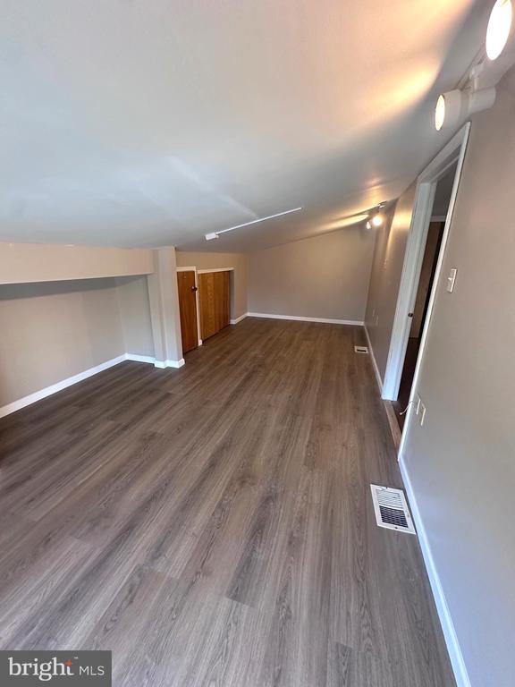 Building Photo - 1032 N 7th St