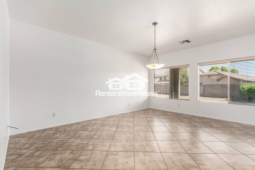 Building Photo - 14601 W Port Royale Ln