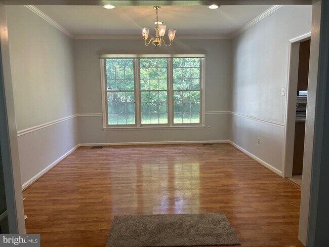 Building Photo - 1821 Peachtree Ln