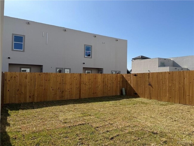 Building Photo - 21 Corales St