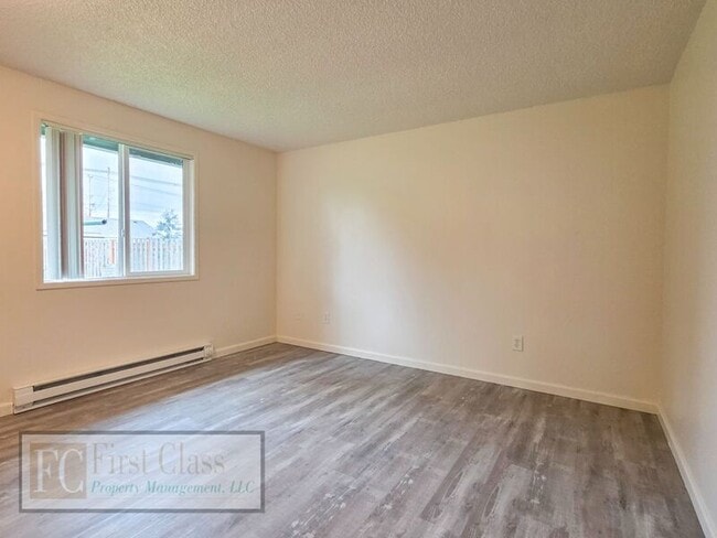 Building Photo - 1760 NE 24th Ave