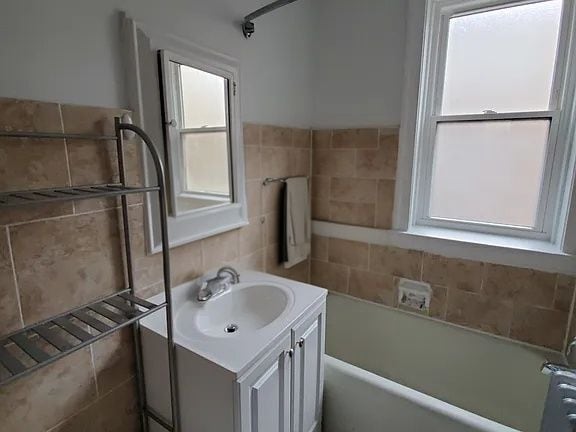 Building Photo - 1914 W Morse Ave