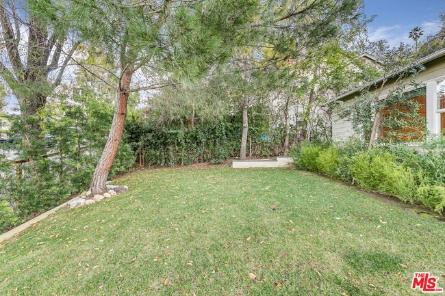 Building Photo - 3935 Kentucky Dr