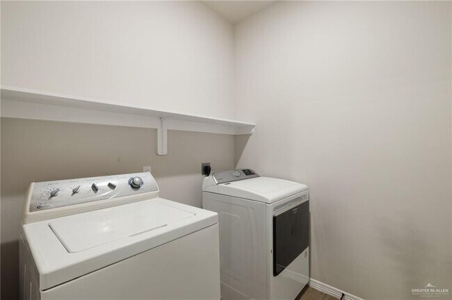 Building Photo - 1209 S San Antonio St