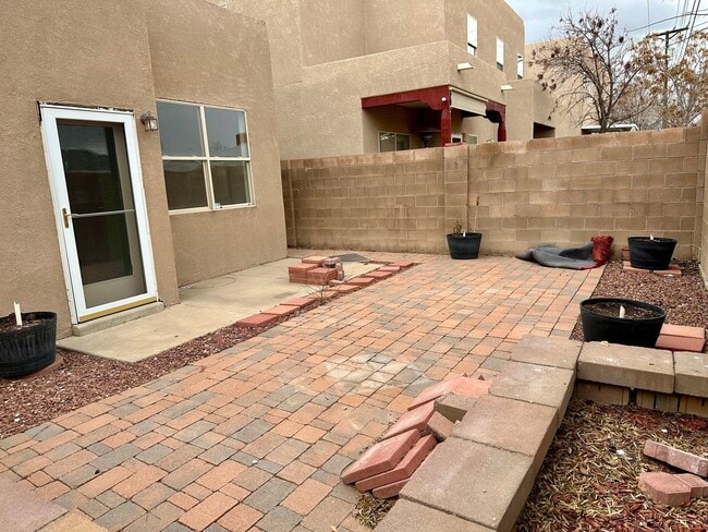 Building Photo - Charming 3-bedroom, 2.5-bathroom home