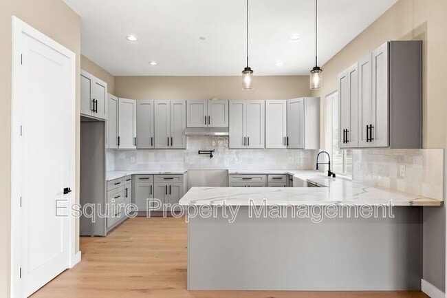 Building Photo - 545 Carty Dr