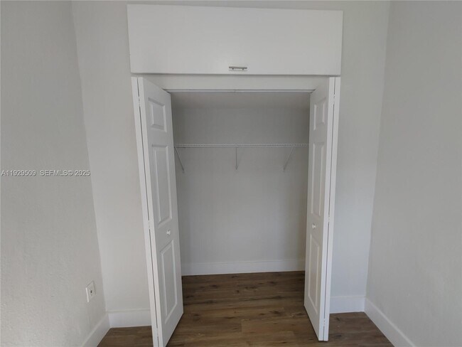 Building Photo - 1629 SW 6th St