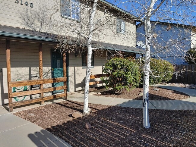 Building Photo - 3148 N Navajo Dr