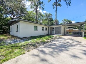 Building Photo - Beautifully Renovated 3/2 in Madison Park