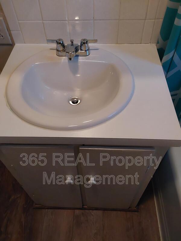 Building Photo - 1431 11 Street, Unit 1/2