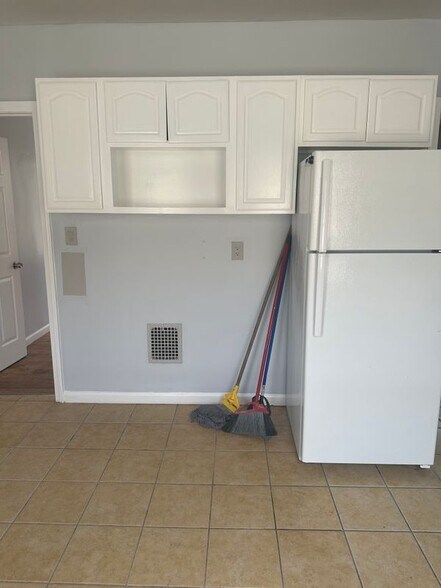 Building Photo - 220-222 Beardsley Street, 2nd Floor