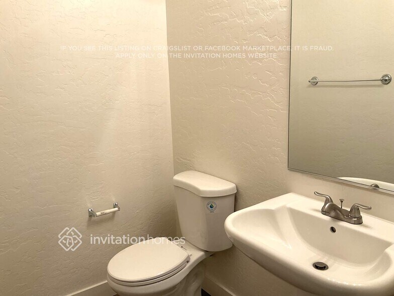 Building Photo - 4461 W Galapagos Ave