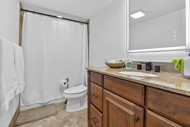 Building Photo - 9101 Jacaranda Ln
