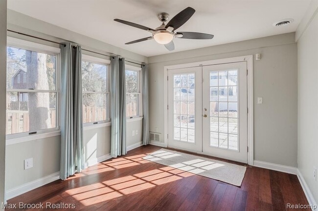 Building Photo - 1610 Yosemite Blvd