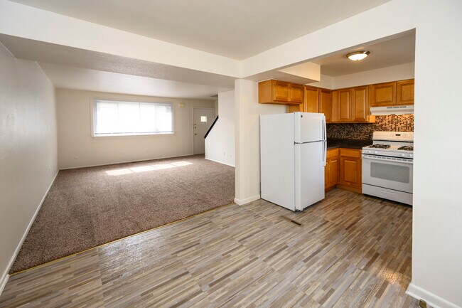 Townhouse - Alpine Court Apartments