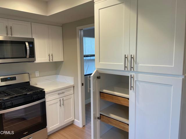 Building Photo - 852 N Monterey St