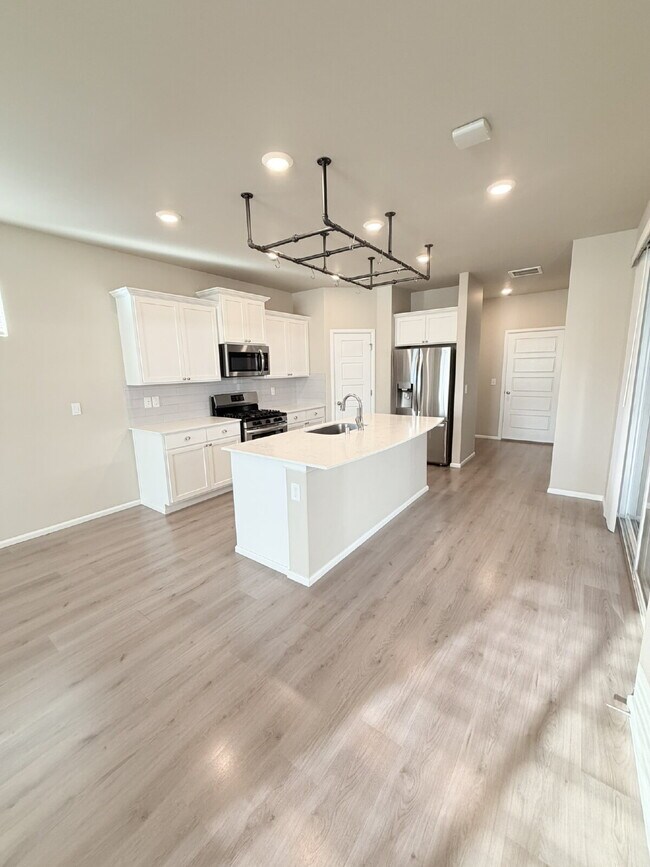 Building Photo - Newer Build 3 Bedroom 3 Bathroom- Single Family Home