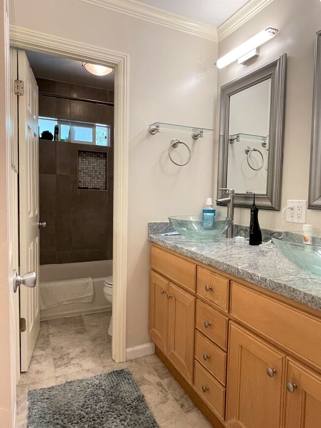 Building Photo - Gorgeous three bedroom two bathroom home with large backyard for rent!