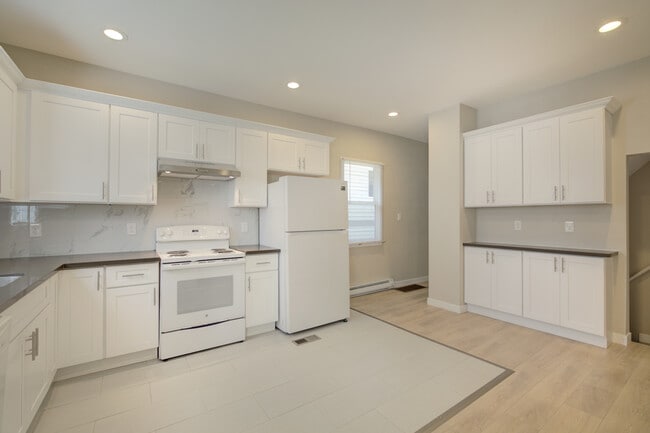 Building Photo - 5232 Brooklyn Ave NE