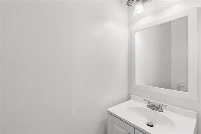 Building Photo - 6720 Stoneleigh Way