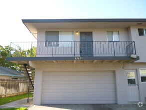 Building Photo - Upstairs Condo