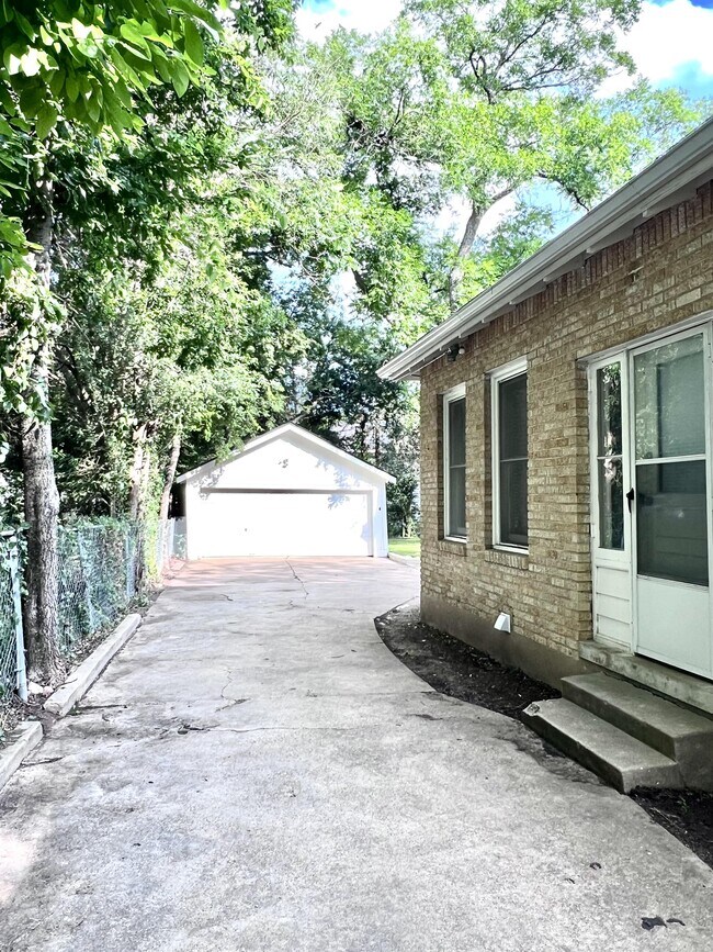 Building Photo - 2808 Morrow Ave