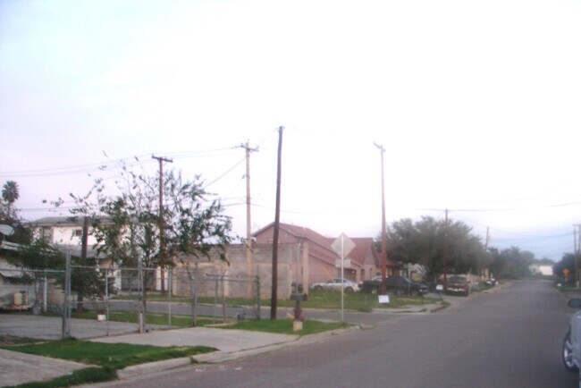 Building Photo - 3113 E Ash St