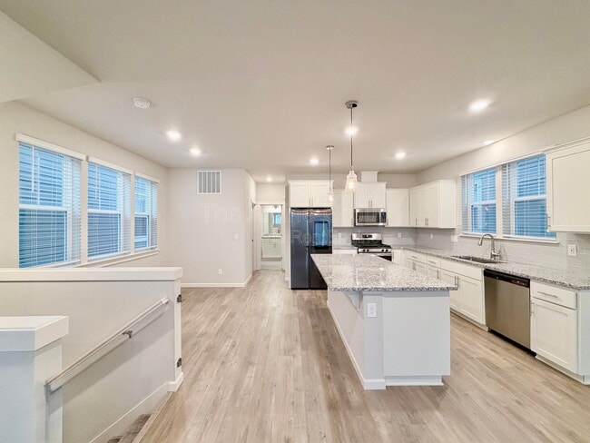 Building Photo - 8153 SE Crabapple St