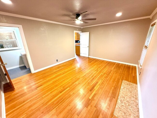 Building Photo - **APPLICATION RECEIVED** *MOVE IN SPECIAL* Gated Home With Hill Country Living Just Minutes From ...