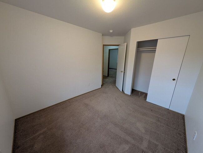 Building Photo - Large Duplex on Quiet Dead-End Street with 2-Car Garage, Washer & Dryer Provided