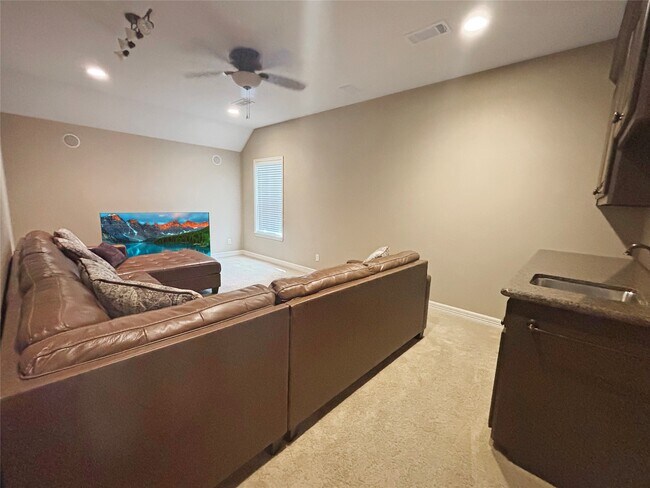 Building Photo - 289 Broadmoor Dr