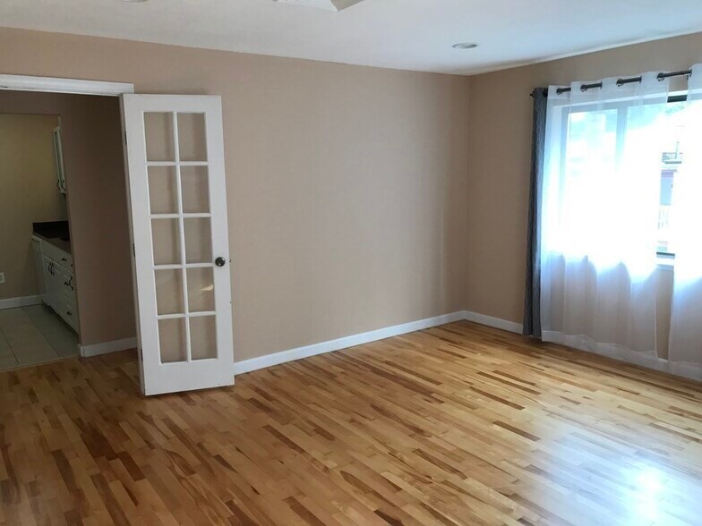 Building Photo - 276 Chestnut Hill Ave