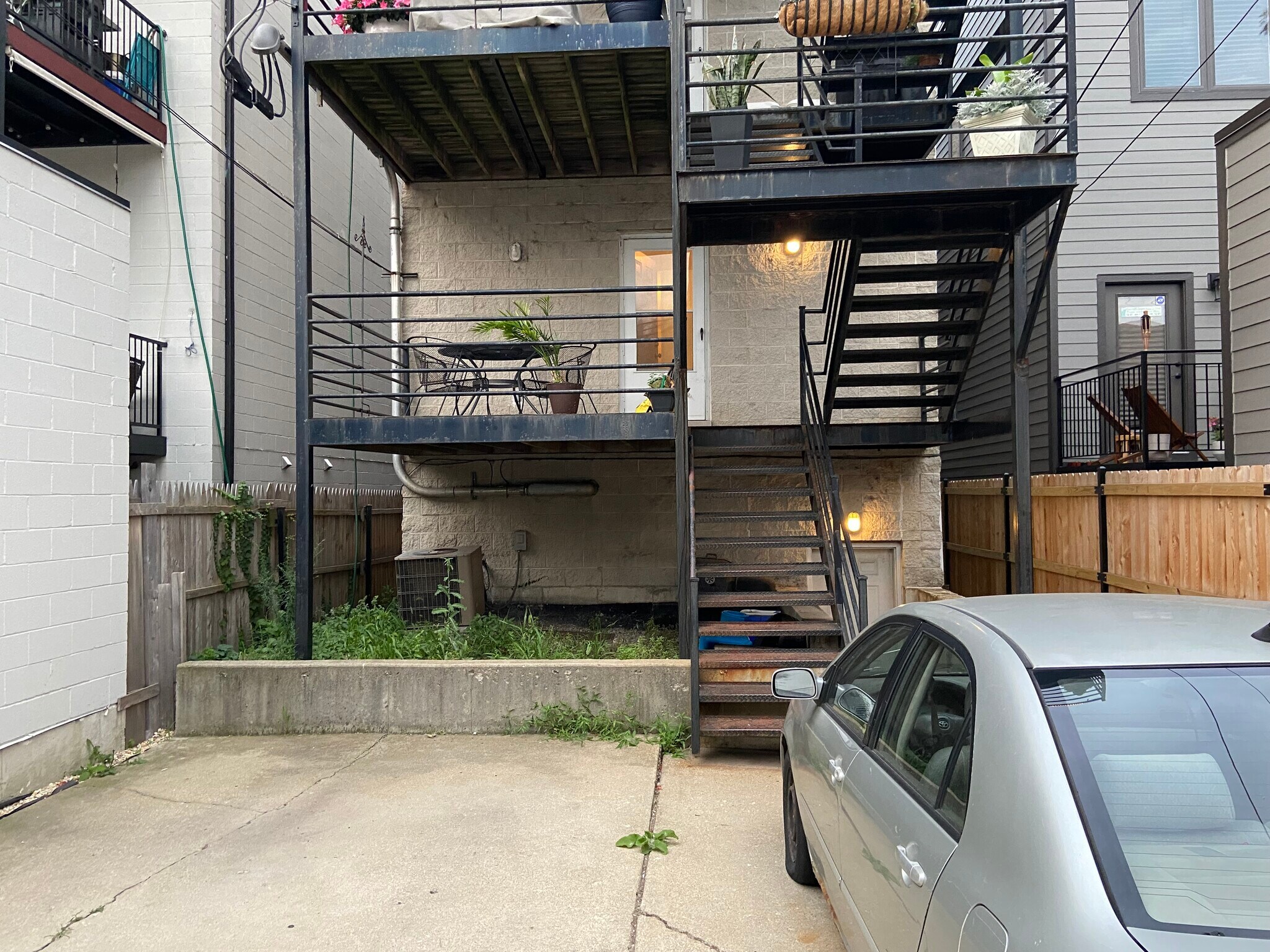 Building Photo - 1703 S Jefferson St