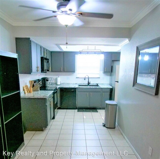 Building Photo - 2 br, 1.5 bath House - 8131 NW 23rd St - 8...