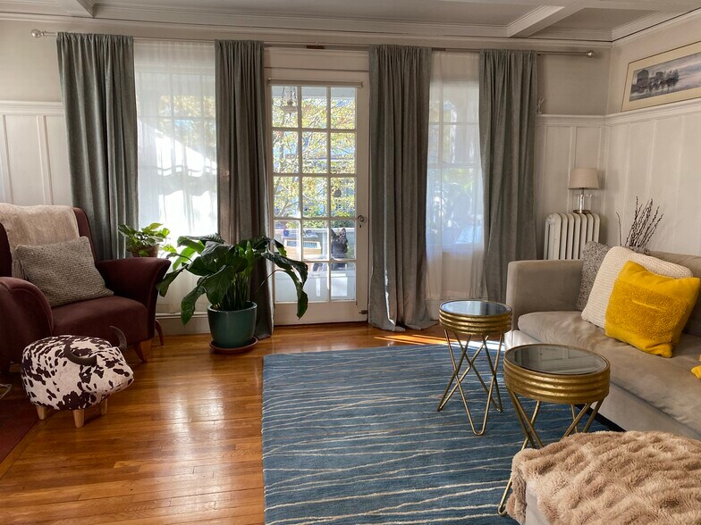 Building Photo - 32 Russell St