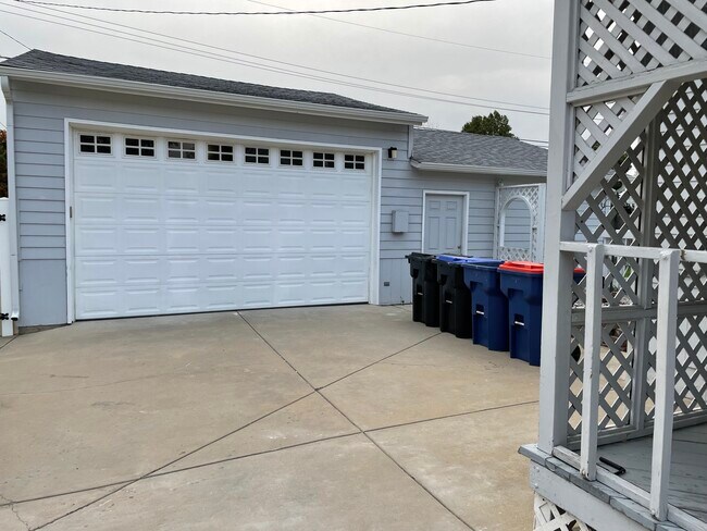 Building Photo - 6243 Gray St